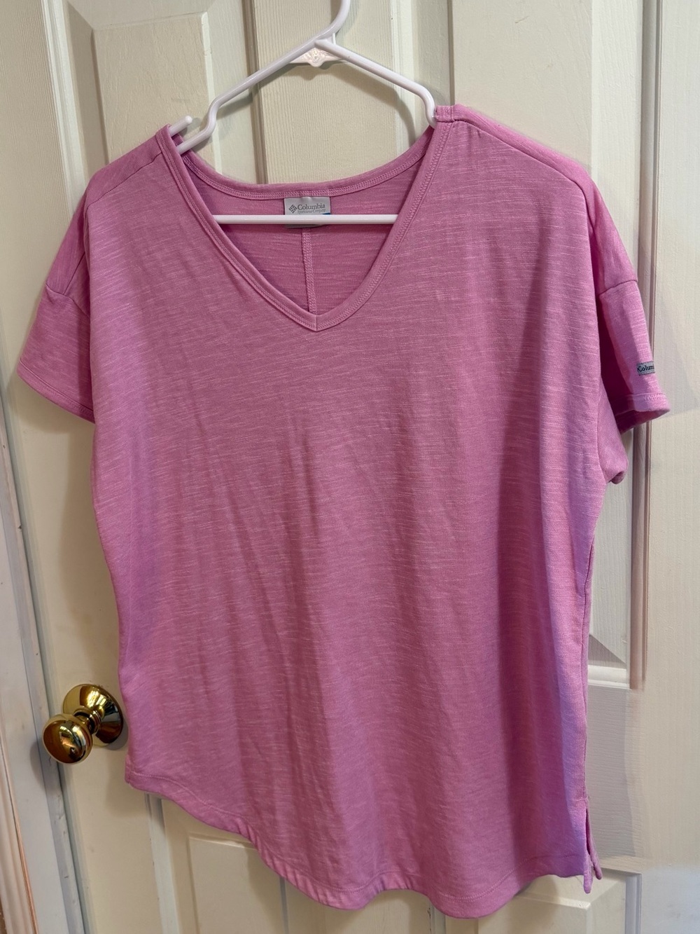 Columbia Women’s Light Pink V-Neck Short Sleeve Active Tee | L